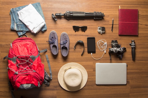 Foto bovenaanzicht van traveler's accessoires concept achtergrond