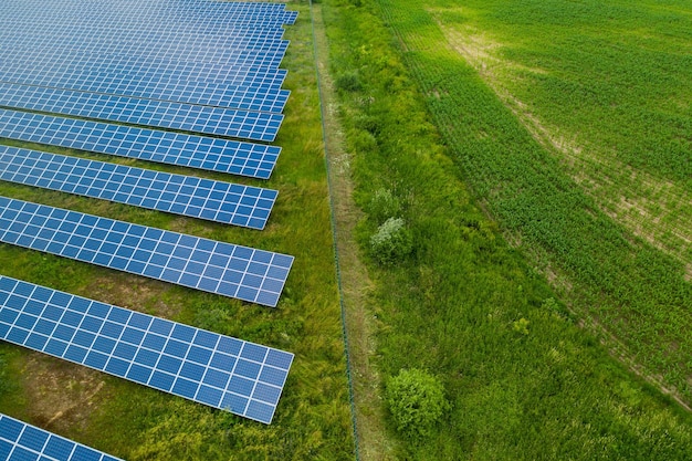 Bovenaanzicht zonnecentrale Zonlicht belangrijk voor groene industrie