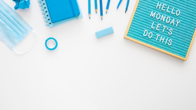 Bovenbeeld van het concept Blue Monday met kopieerruimte