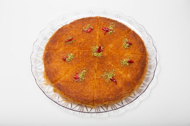 Foto bovenbeeld van het libanese dessert kunefe met pistache