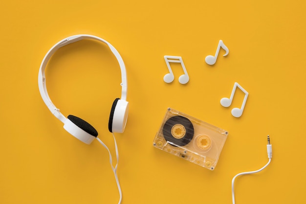 Bovenbeeld van het muziekconcept van de koptelefoon