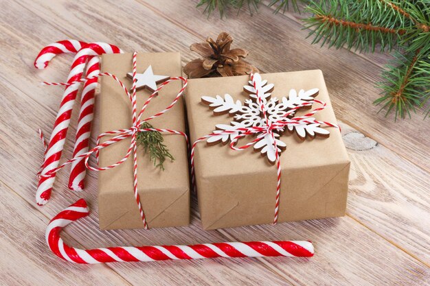 Bovenbeeld van kerst achtergrond met decoraties vakantie nieuwjaarsconcept