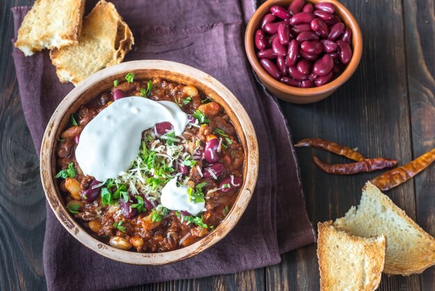 Ciotola di chili con carne