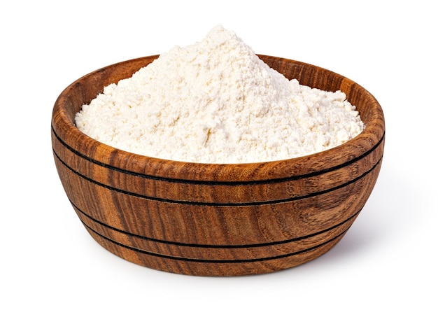 白い背景の上の小麦粉のボウル