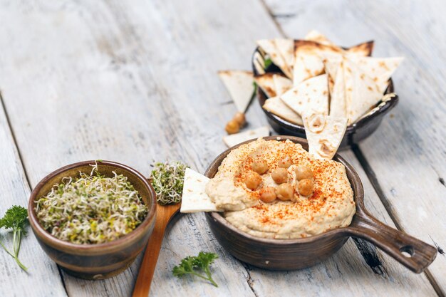 Foto ciotola di hummus fatto in casa