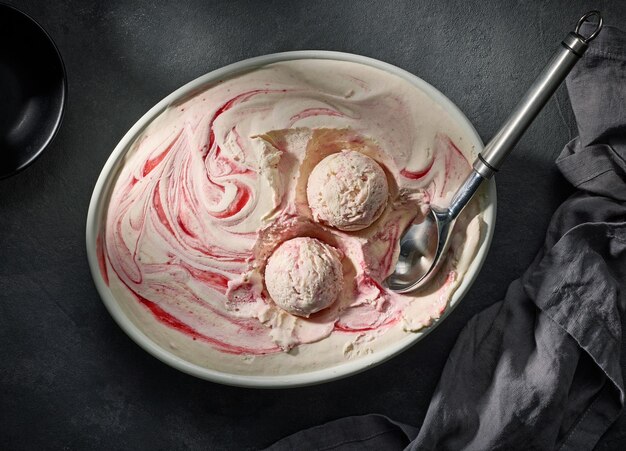 Photo bowl of homemade ice cream