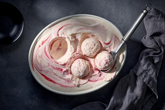 Photo bowl of homemade ice cream