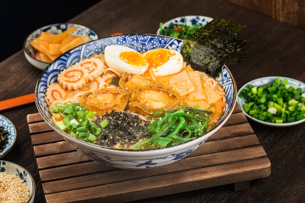 日本のアワビラーメンのボウル