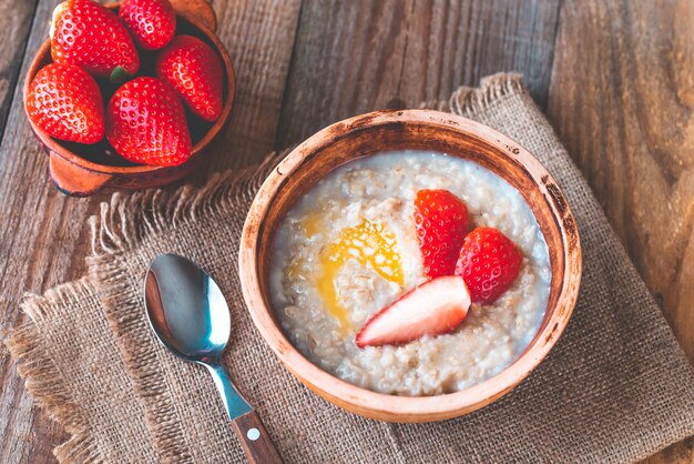 Bowl of oats with fresh strawberries