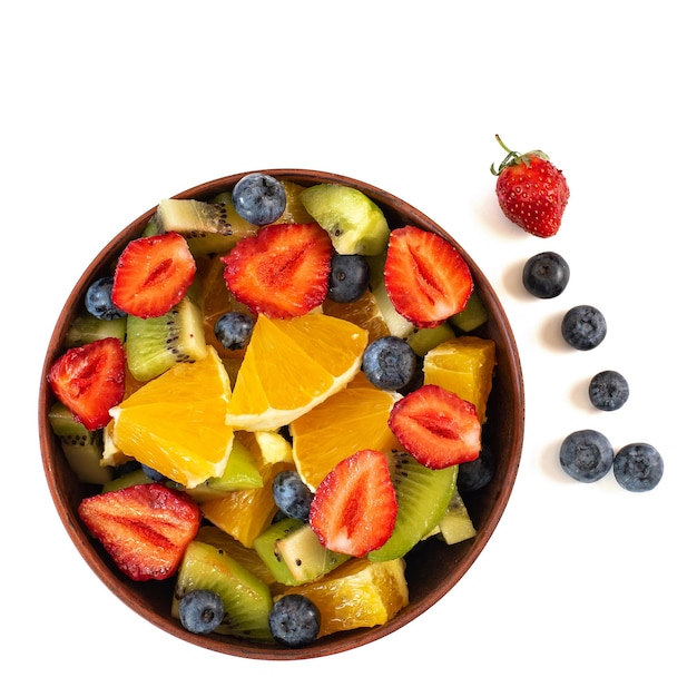 Фото Чаша здорового салата из свежих фруктов на белом фоне вид сверху