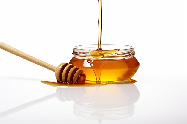 Фото Чаша с медом и орехом на белой поверхности