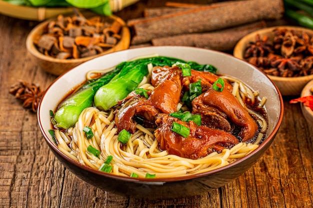 Photo a bowl of pork knuckle noodles