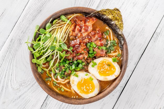 Foto ciotola di ramen