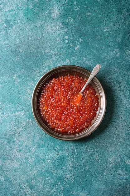 Photo bowl of red caviar