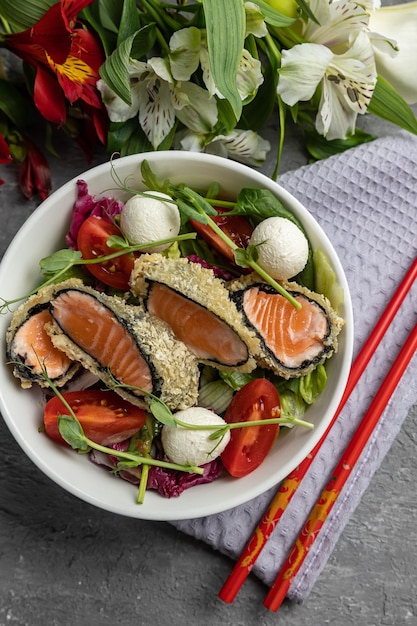 A bowl of salmon and mozzarella salad with mozzarella and mozzarella.