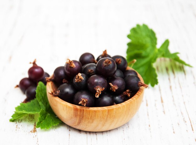 Bowl with black currant