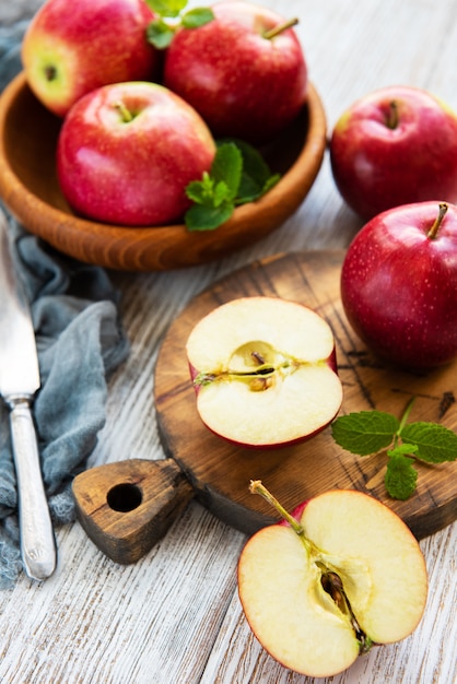 Bowl with red apples