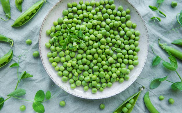 Bowl with sweet pea pods