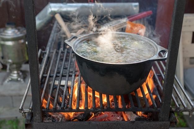 Bowler koken voedsel vreugdevuur ketel kampvuur pot