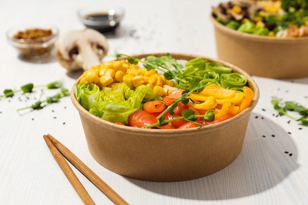 맛있고 영양가 있는 음식이 담긴 그릇 맛있는 수제 점심