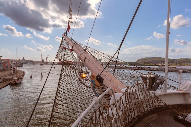 사진 보스프리트 (bowsprit) 는 스웨덴 괴텐부르크에 있는 바이킹 선박과 보트입니다.