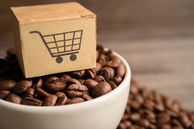 Коробка с символом логотипа корзины покупок на кофейных зернах, импорт-экспорт, покупка товаров в Интернете или электронная коммерция, доставка товаров, торговля, концепция поставщика.