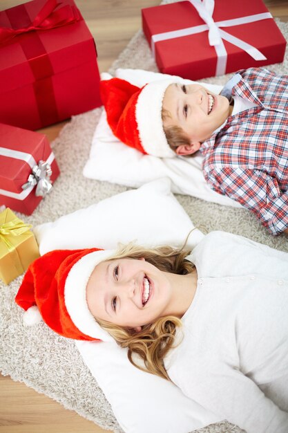 Foto scatola di natale figlio presente kid