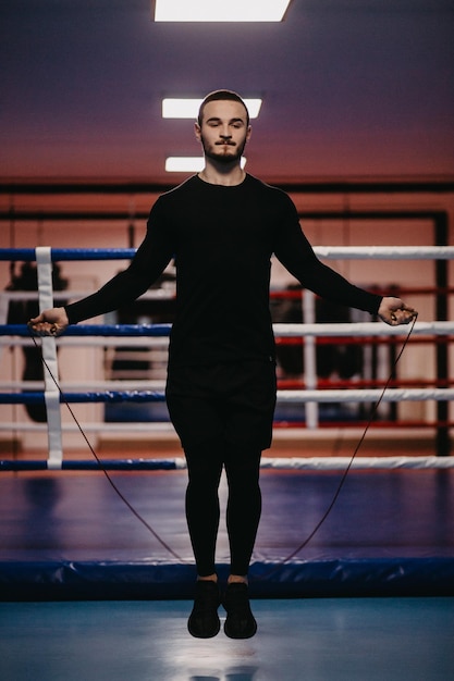 Photo boxers train in the ring and in the gym