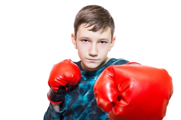 Ragazzo in guantoni da boxe