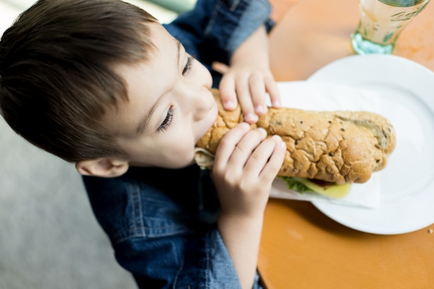 男の子、子供、子供、パン、サンドイッチ、食べること