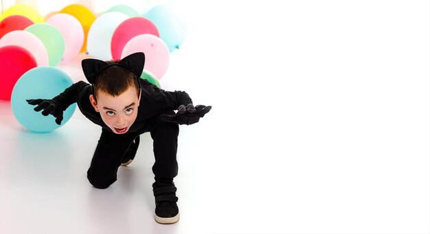 Foto ragazzo vestito da gatto nero diverse emozioni isolate purim halloween