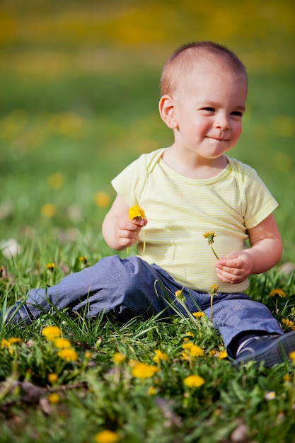 Ragazzo nel campo