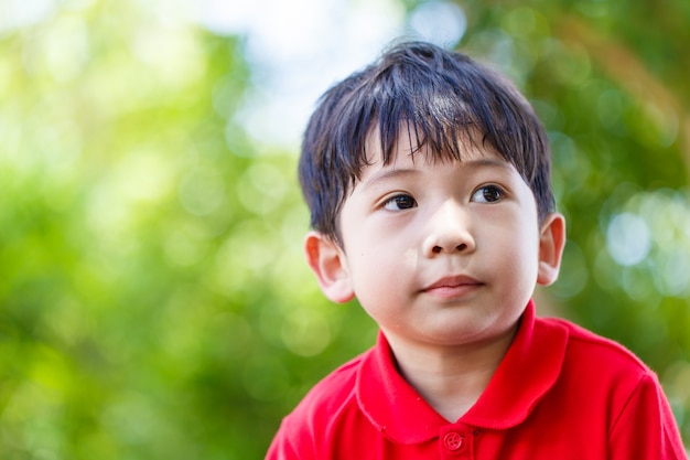 ちらりと見た少年