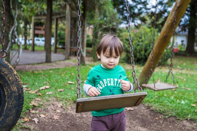 Photo boy in grass