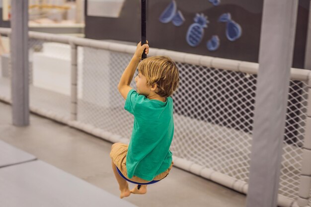 Photo the boy has fun in an indoor playground