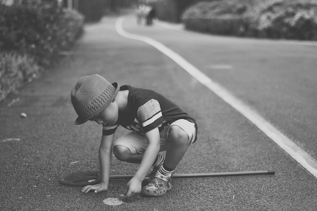 Photo boy playing on road