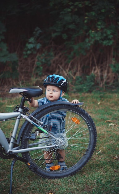 Photo boy riding bicycle