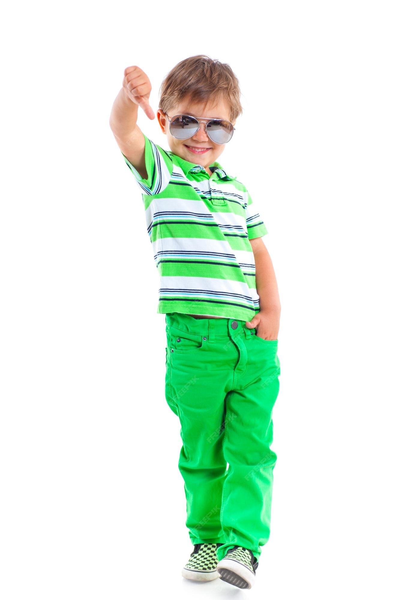 Premium Photo Boy in the sunglasses