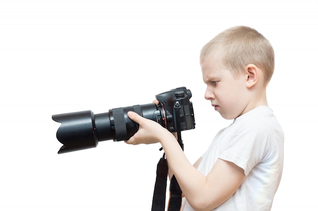 Ragazzo con una macchina fotografica