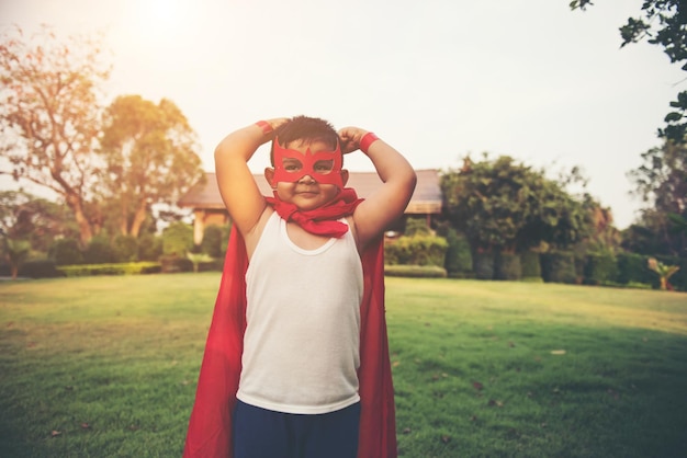 Photo boy with cape and eye patch playing in park