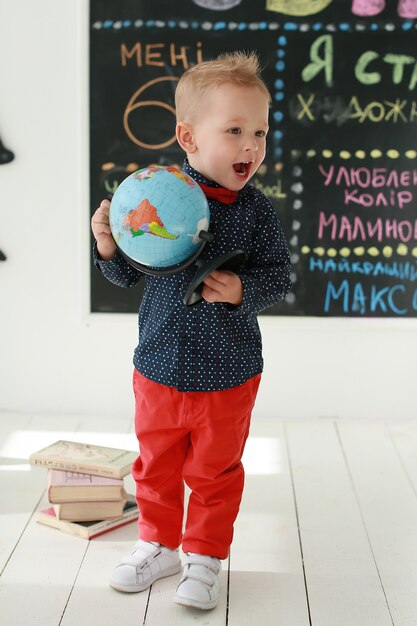 Ragazzo con un globo