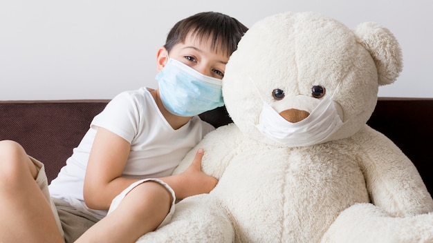 Photo boy with teddy bear