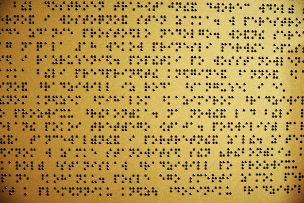 Targa in braille con iscrizioni