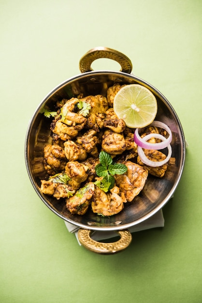 ヤギ、ヒツジ、ラムのブレインまたはベジャフライは、バクライード（イードアルアドハー）で調理された人気のインド料理またはパキスタン料理です。