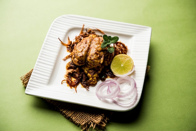 Мозг или бхеджа Фрай из козла, барана или баранины - популярное индийское или пакистанское блюдо, которое готовят в Бакра Ид (Ид-уль-зуха).