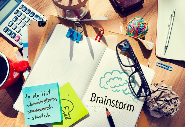 Brainstorm geschreven op een notebook