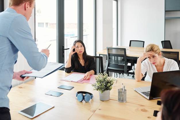 Brainstormen op boardroom