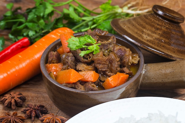 Braised beef and carrot