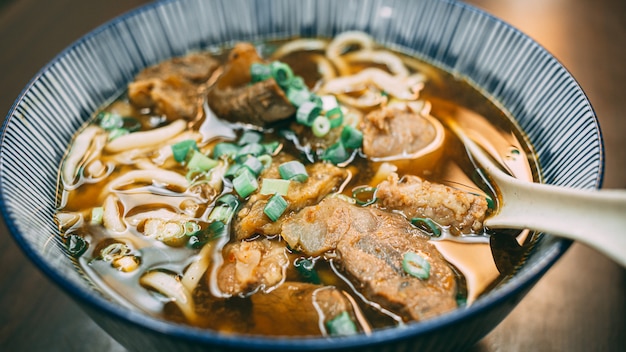 台湾の牛肉麺の煮込み