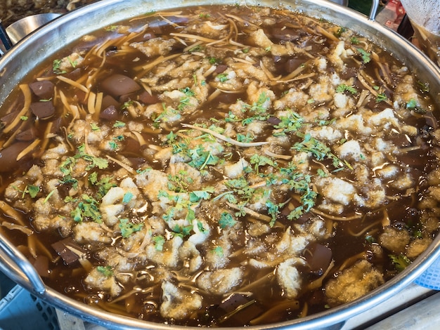 Braised Fish Maw in Red Gravy with crab